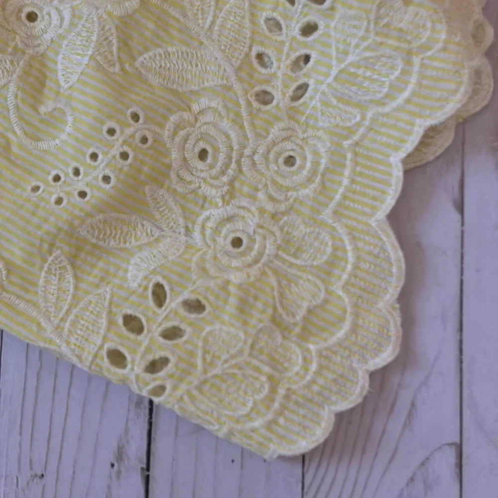 Yellow embroidered bell sleeve top S/M - Picture 5 of 9